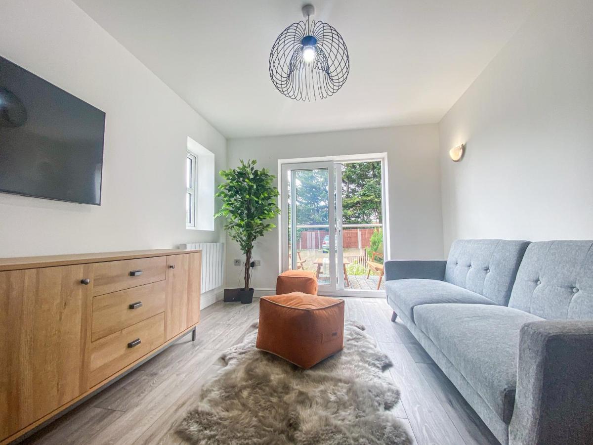 2 Bedroom City Centre Apartment In High Wycombe With Parking 외부 사진