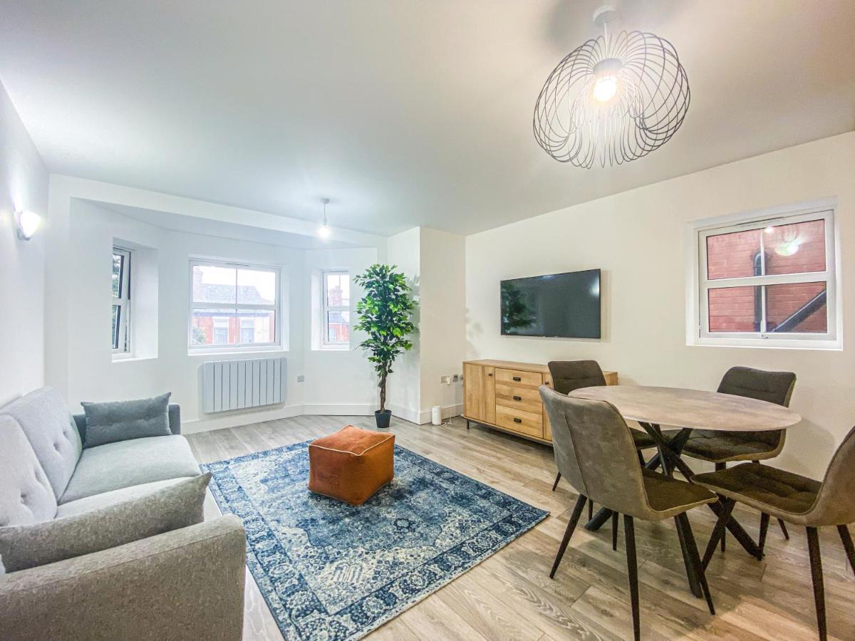 2 Bedroom City Centre Apartment In High Wycombe With Parking 외부 사진