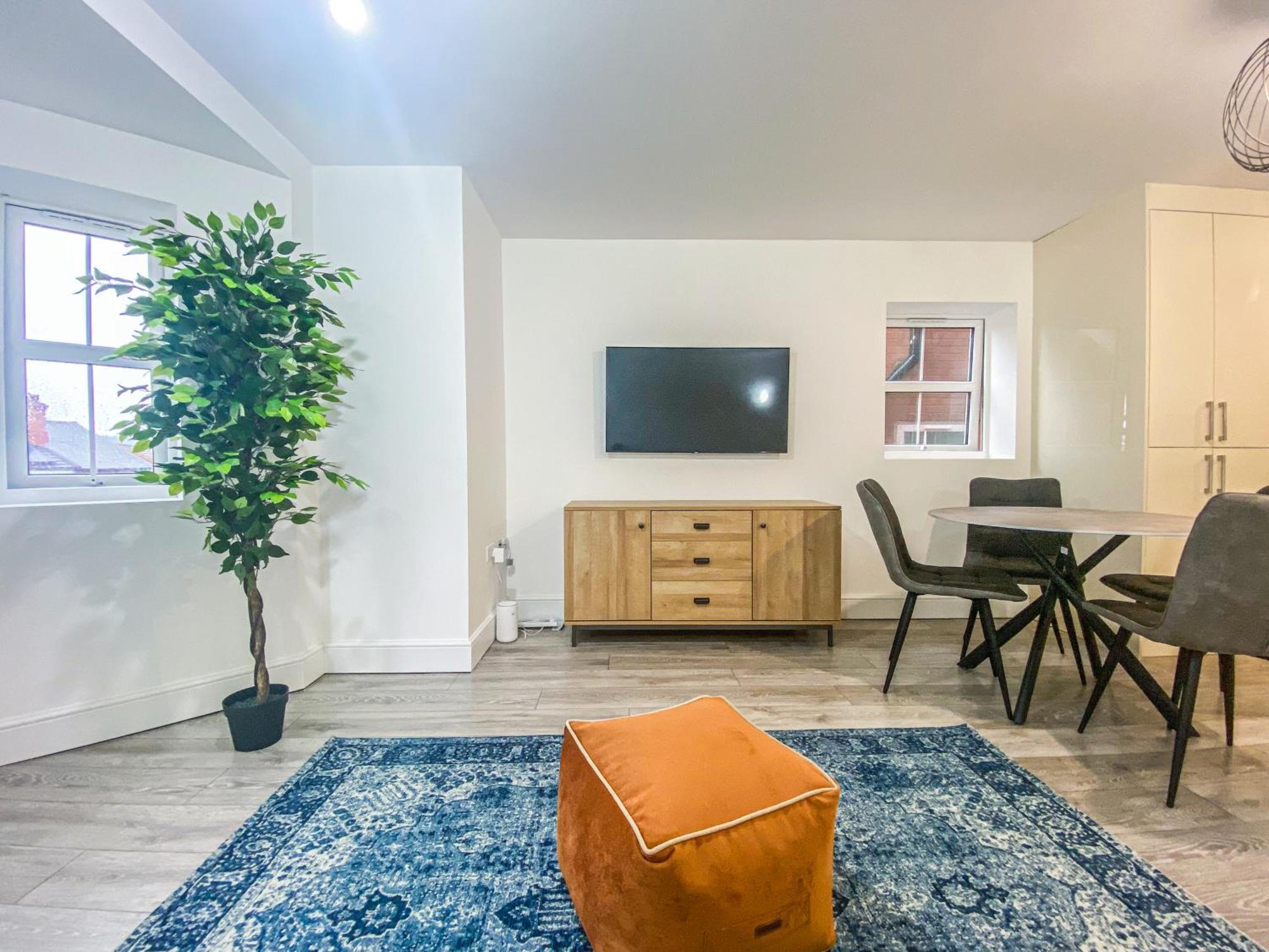 2 Bedroom City Centre Apartment In High Wycombe With Parking 외부 사진