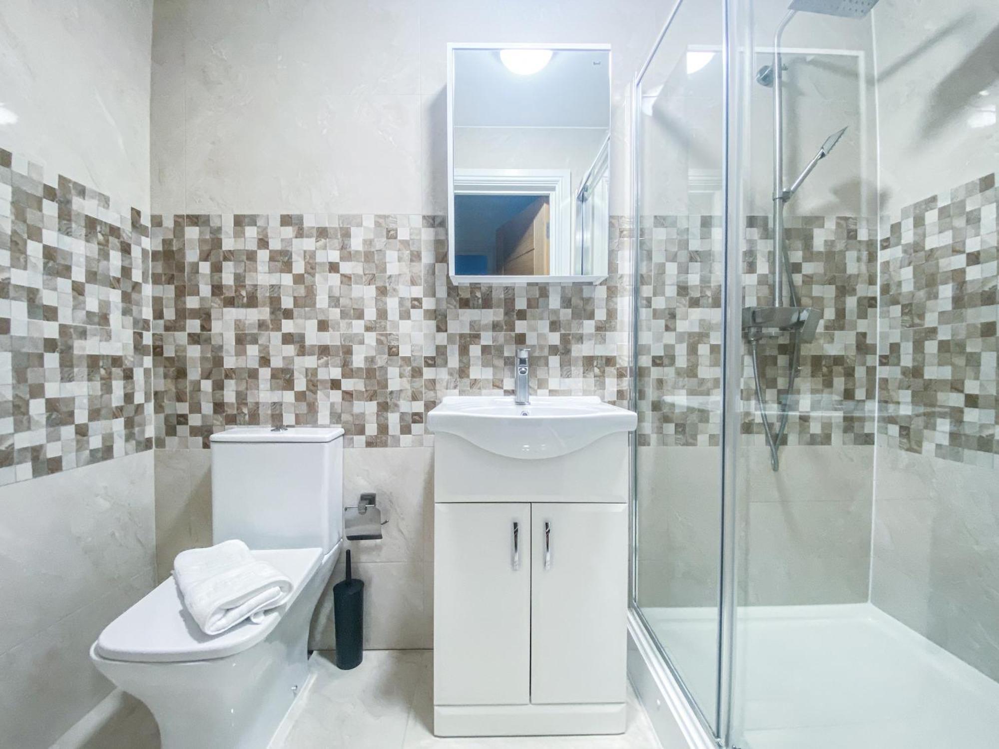 2 Bedroom City Centre Apartment In High Wycombe With Parking 외부 사진