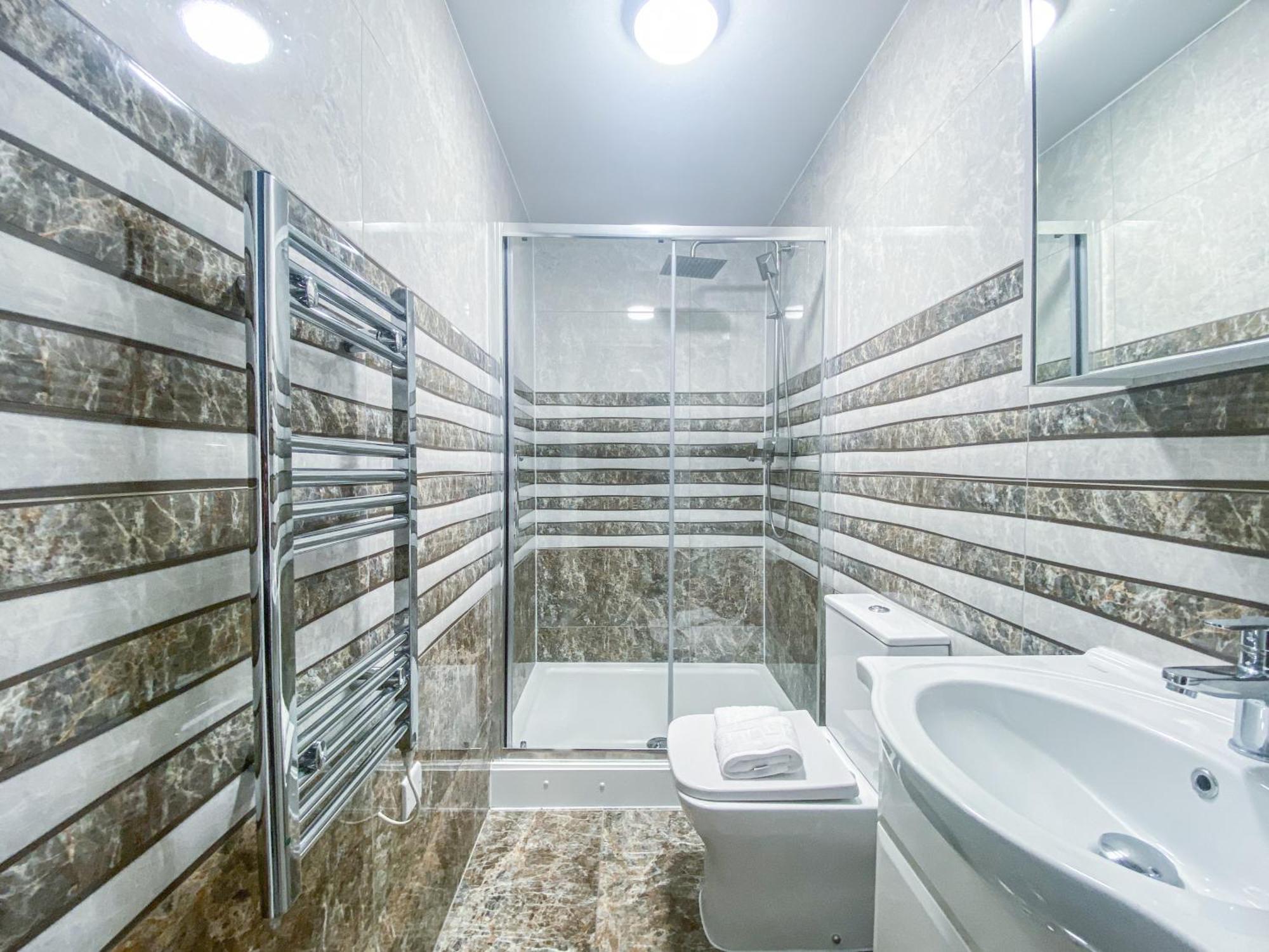 2 Bedroom City Centre Apartment In High Wycombe With Parking 외부 사진