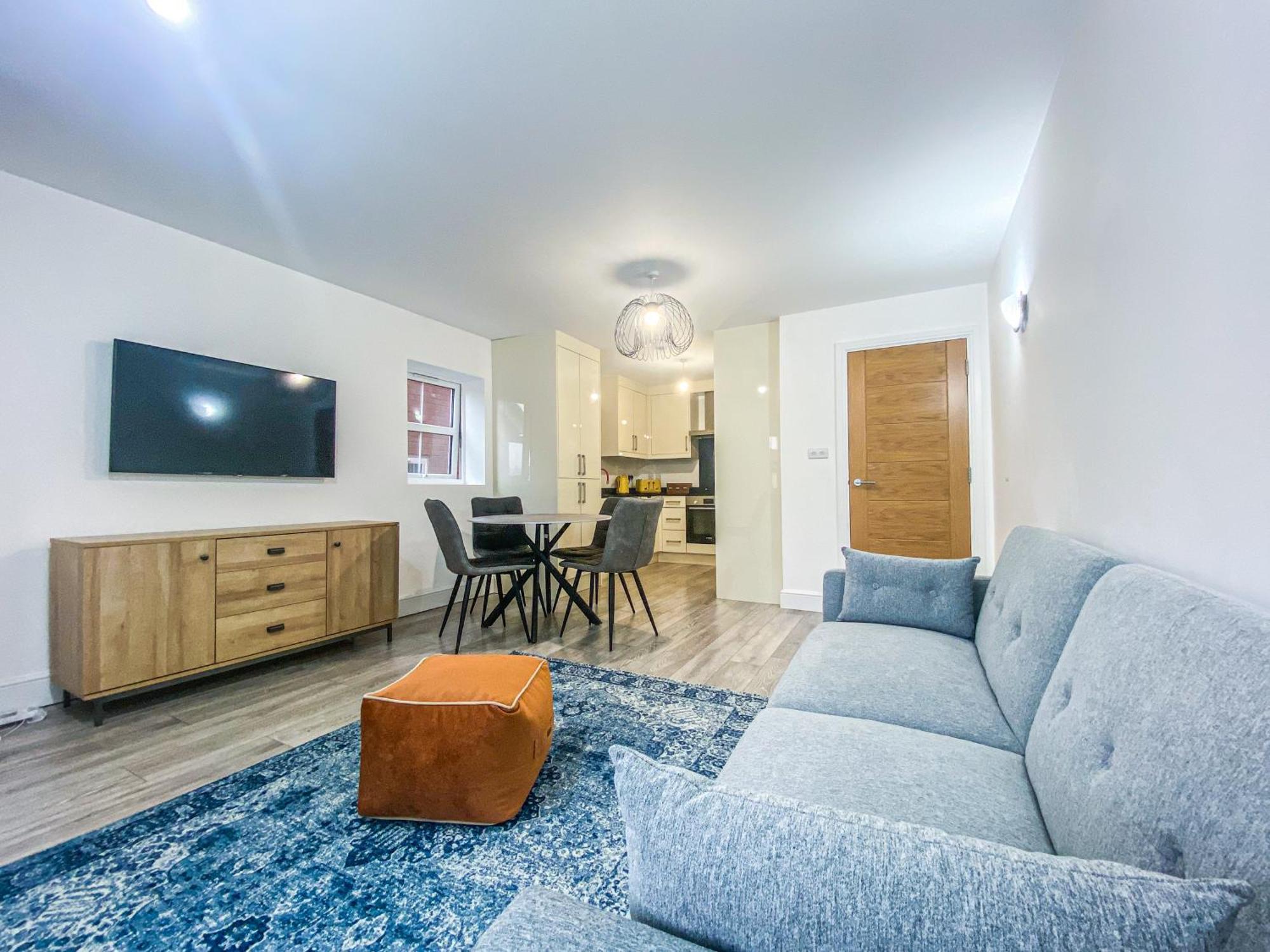 2 Bedroom City Centre Apartment In High Wycombe With Parking 외부 사진