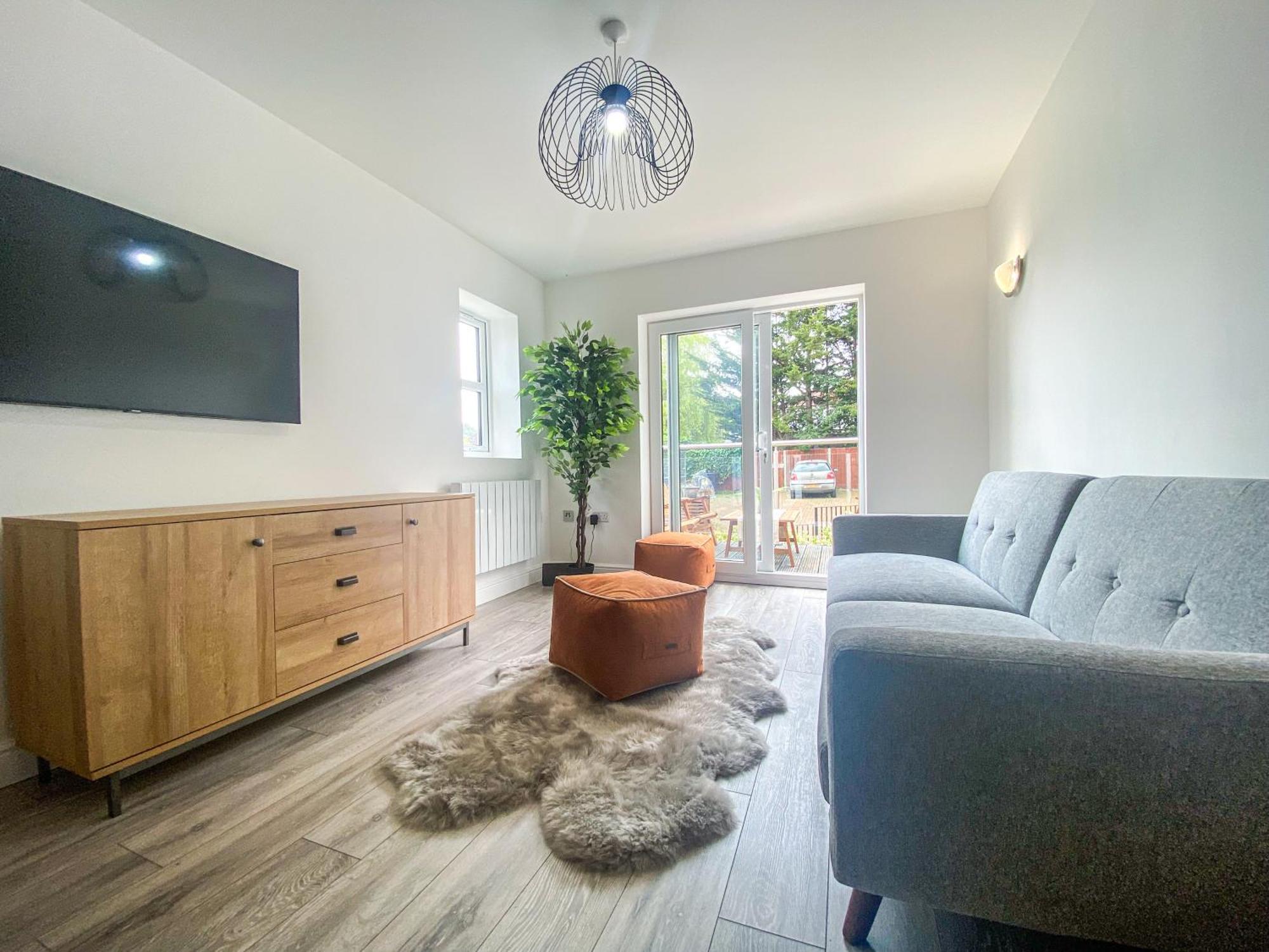 2 Bedroom City Centre Apartment In High Wycombe With Parking 외부 사진